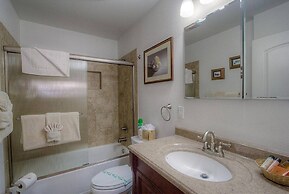 Eagle's Lake Retreat 4 Bedroom Condo by RedAwning