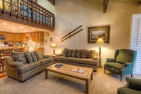 Eagle's Lake Retreat 4 Bedroom Condo by RedAwning