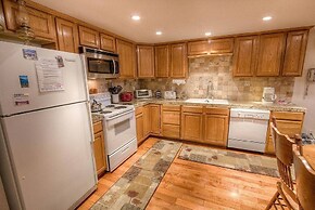 Eagle's Lake Retreat 4 Bedroom Condo by RedAwning