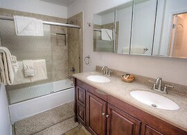 Eagle's Lake Retreat 4 Bedroom Condo by RedAwning