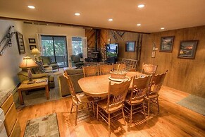 Eagle's Lake Retreat 4 Bedroom Condo by RedAwning