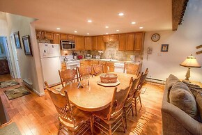 Eagle's Lake Retreat 4 Bedroom Condo by RedAwning