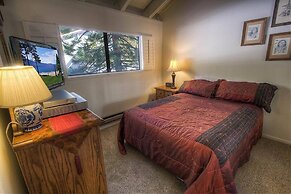 Eagle's Lake Retreat 4 Bedroom Condo by RedAwning