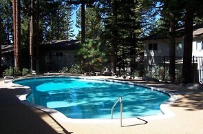 Eagle's Lake Retreat 4 Bedroom Condo by RedAwning