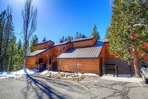 Alpine Getaway 3 Bedroom Home by RedAwning