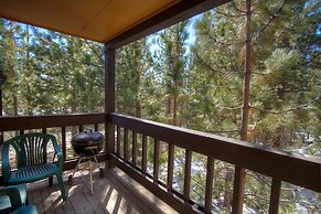 Alpine Getaway 3 Bedroom Home by RedAwning