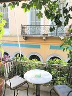 Magnificent Apartment Under the Acropolis