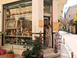 Magnificent Apartment Under the Acropolis