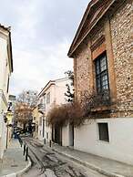 Magnificent Apartment Under the Acropolis