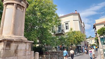 Magnificent Apartment Under the Acropolis