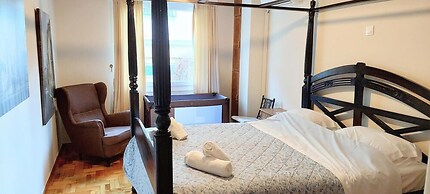 Magnificent Apartment Under the Acropolis