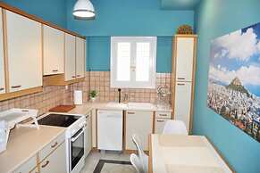 Magnificent Apartment Under the Acropolis