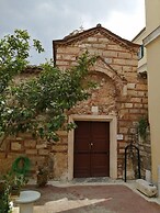Magnificent Apartment Under the Acropolis
