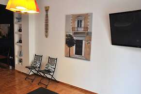 Magnificent Apartment Under the Acropolis