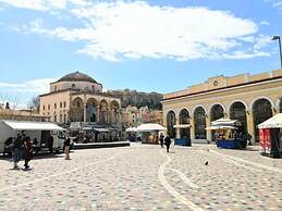 Magnificent Apartment Under the Acropolis