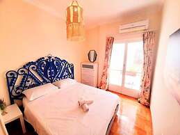 Magnificent Apartment Under the Acropolis