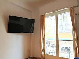 Magnificent Apartment Under the Acropolis