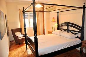 Magnificent Apartment Under the Acropolis