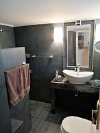 Magnificent Apartment Under the Acropolis