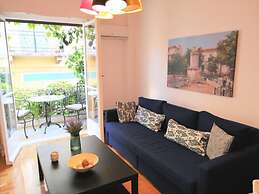 Magnificent Apartment Under the Acropolis