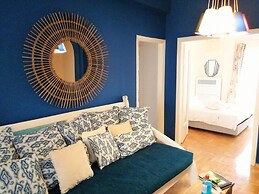 Magnificent Apartment Under the Acropolis