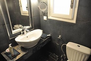 Magnificent Apartment Under the Acropolis