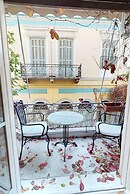 Magnificent Apartment Under the Acropolis