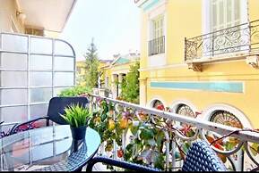 Magnificent Apartment Under the Acropolis