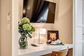 magenta collection navona