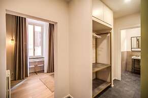 MAGENTA COLLECTION CAPRANICA