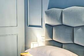 MAGENTA COLLECTION CAPRANICA