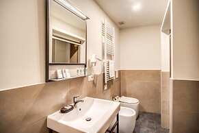 MAGENTA COLLECTION CAPRANICA