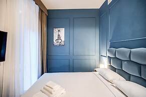 MAGENTA COLLECTION CAPRANICA