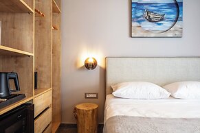 Skipper Beachfront Suites