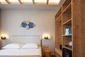 Skipper Beachfront Suites