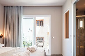 Skipper Beachfront Suites