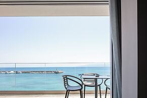 Skipper Beachfront Suites