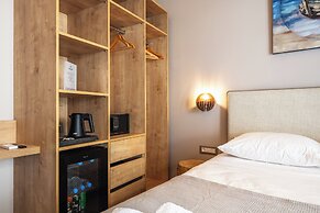 Skipper Beachfront Suites