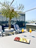 Skipper Beachfront Suites