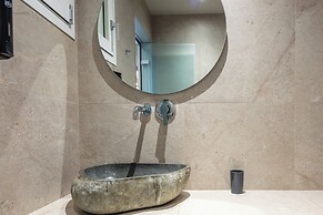 Skipper Beachfront Suites