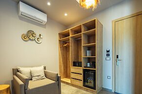 Skipper Beachfront Suites