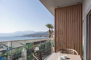 Skipper Beachfront Suites