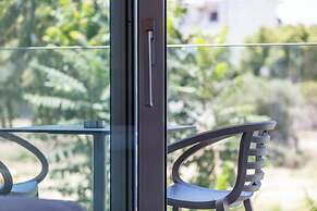 Skipper Beachfront Suites