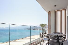 Skipper Beachfront Suites