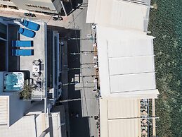 Skipper Beachfront Suites