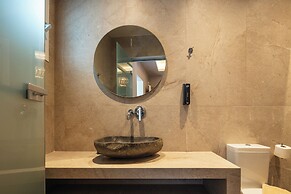 Skipper Beachfront Suites