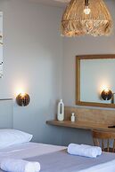 Skipper Beachfront Suites