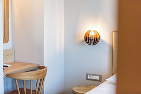 Skipper Beachfront Suites