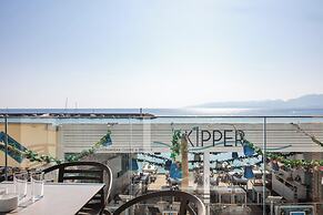 Skipper Beachfront Suites