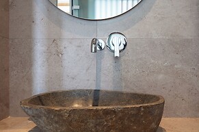 Skipper Beachfront Suites